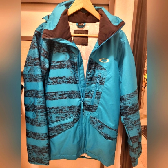 Oakley ski jacket and Oakley pants matching set - Picture 1 of 6